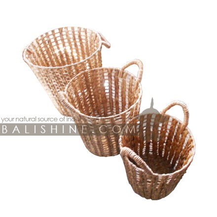 Balishine: Your natural source of indonesian handicraft presents in its Home Decor collection the Set of 3 Waterhyacinth Grass Baskets:12DEK368710:This set of 3 baskets is made in Bali from waterhyacinth grass.  