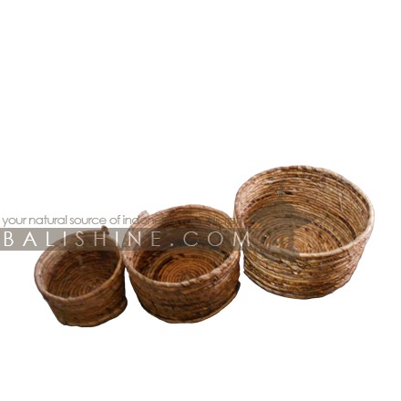 Balishine: Your natural source of indonesian handicraft presents in its Home Decor collection the Set of 3 Waterhyacinth Grass Baskets:12DEK368734:This set of 3 baskets is made in Bali from waterhyacinth grass.  