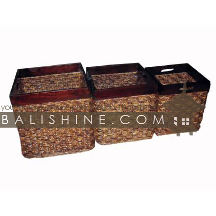 Balishine: Your natural source of indonesian handicraft presents in its Home Decor collection the Basket Set Of 3:12JAS362745:This set of 3 squares baskets is produced in Indonesia made from seagrass and wood.  Antik brown color