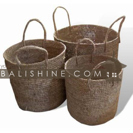 Balishine: Your natural source of indonesian handicraft presents in its Home Decor collection the Round Basket Set Of 3:12JAS362773:This set of 3 round baskets is produced in Indonesia made from rafia.  Natural color