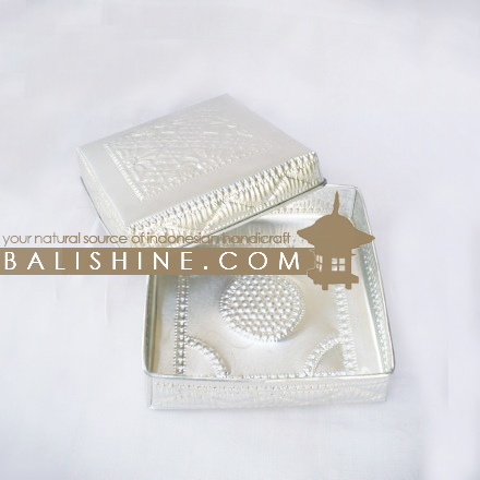 Balishine: Your natural source of indonesian handicraft presents in its Home Decor collection the Aluminium Box:12ABB46148:This box is produced in Bali made from aluminium.  Same as picture
