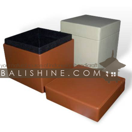 Balishine: Your natural source of indonesian handicraft presents in its Home Decor collection the Square Box:12JAS42783:This square box is produced in Indonesia made from vinyl.  Chocolate color