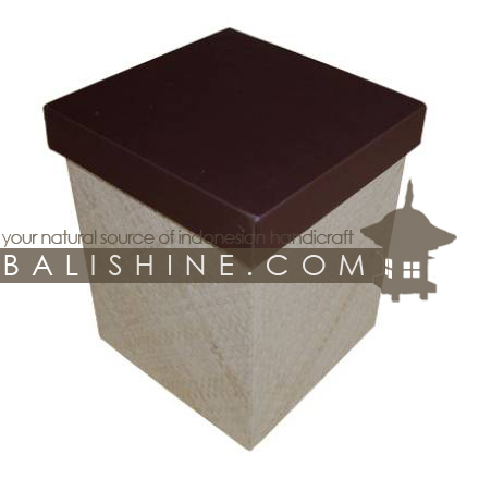 Balishine: Your natural source of indonesian handicraft presents in its Home Decor collection the Square Box:12JAS42836:This square box is produced in Indonesia made from pandanus and vinyl.  Brown and natural color