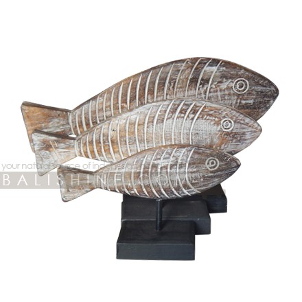 Balishine: Your natural source of indonesian handicraft presents in its Home Decor collection the Brown Striped Wooden Fish on Stand:12BIM38034:Fresh off the boat, today's catch is a folk art-inspired fish handcrafted of beautiful albasia wood. It's mounted on a stand and poised to perch somewhere on dry land, like your mantel or tabletop.  Other color available, please contact us.