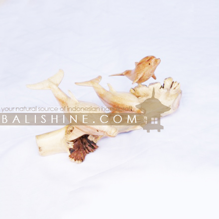 Balishine: Your natural source of indonesian handicraft presents in its Home Decor collection the Dolphin Statue:12SOM36218:This original statue is a handicraft of Bali made from wood.  Same as picture
