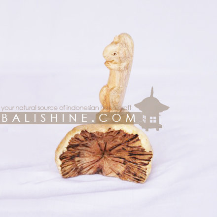 Balishine: Your natural source of indonesian handicraft presents in its Home Decor collection the Squirrel Statue:12SOM36221:This original statue is a handicraft of Bali made from wood.  Same as picture