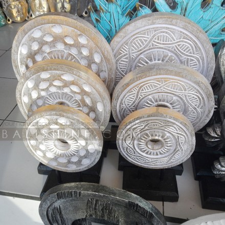 Balishine: Your natural source of indonesian handicraft presents in its Home Decor collection the Wooden gold Wash Coin on Stand:12BIM38085:Beautiful handcrafted wooden coin sculpture on stand. A perfect addition to your home decor!  Other color available, please contact us.