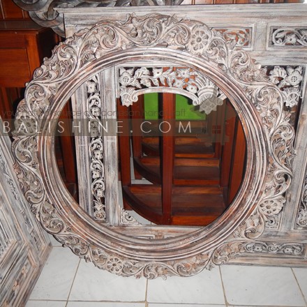 Balishine: Your natural source of indonesian handicraft presents in its Home Decor collection the Bunga Mirror:17BAS127886:This mirror is a handicraft of Bali made from natural carving mahoni wood with mirror 3mm thickness.  