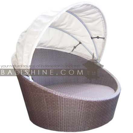 Balishine: Your natural source of indonesian handicraft presents in its Outdoor collection the Daybed Aluminium with Synthetique Rottan:26MNF6043:This day bed is produced in Indonesia and made from aluminium with synthetique rottan finishing.  Please contact us for available color