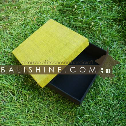Balishine: Your natural source of indonesian handicraft presents in its The shop accessories collection the Boxes:316CBG5010:This box is produced in Bali made from pasteboard and sari textile. Minimum order 50 pieces.  Choose your color and we will check the availibility for you.