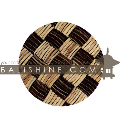Balishine: Your natural source of indonesian handicraft presents in its Tableware collection the Coaster:631DIV1183:This round coaster is  produced in Bali this handicraft is made from hard forest wood and the matting of brown and white coconut shell mosaic with resin.  
