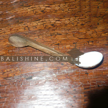 Balishine: Your natural source of indonesian handicraft presents in its Tableware collection the Cuttlery:632CAW6176:This cuttlery is produced in Bali made from shell and sono wood  Same as picture