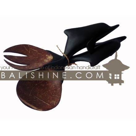 Balishine: Your natural source of indonesian handicraft presents in its Tableware collection the Cuttlery:632KAL1206:This spoon salad set is  produced in Bali this handicraft is made from ibiscus wood an exotic wood from kalimantan with the skin of natural brown coconut.  