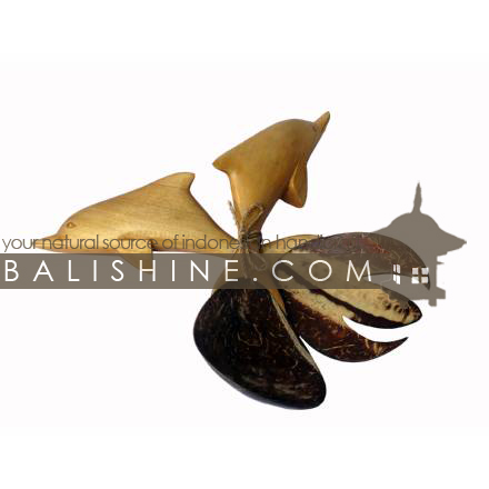 Balishine: Your natural source of indonesian handicraft presents in its Tableware collection the Cuttlery:632KAL1207:This spoon salad set is  produced in Bali this handicraft is made from ibiscus wood an exotic wood from kalimantan with the skin of natural brown coconut.  