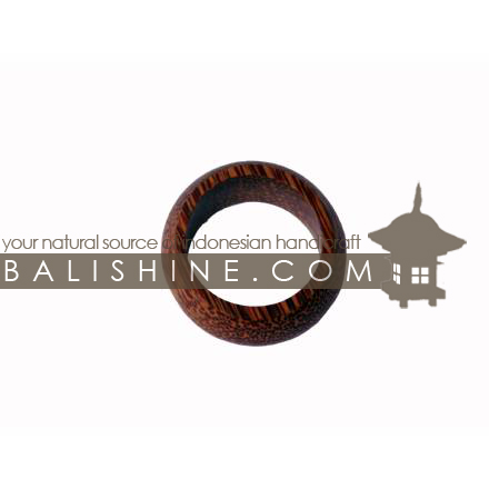 Balishine: Your natural source of indonesian handicraft presents in its Tableware collection the Napkin-Ring:632KAL1220:This napkin ring is produced in Bali this handicraft is made from coconut wood.  