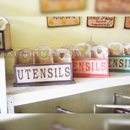 Balishine: Your natural source of indonesian handicraft presents in its Tableware collection the Ustensils Box:632KAC7861:This ustensils box is produced in Indonesia and made from albasia wood.  Other colour possible.