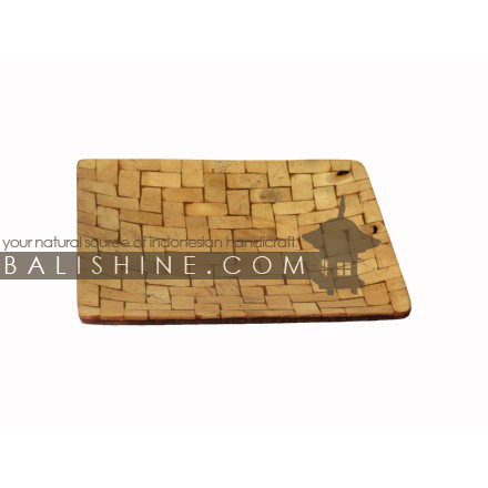 Balishine: Your natural source of indonesian handicraft presents in its Tableware collection the Platter:634KAL1231:This platter is produced in Bali made from teak wood  and the matting of white coconut shell mosaic.  