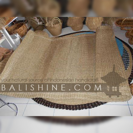 Balishine: Your natural source of indonesian handicraft presents in its Textile & Rugs collection the Rectangular Rug:549MER7583:This rectangular rug is produced in Bali. It's made with a natural weaving of seagrass. Can be produced with natural raffia.  