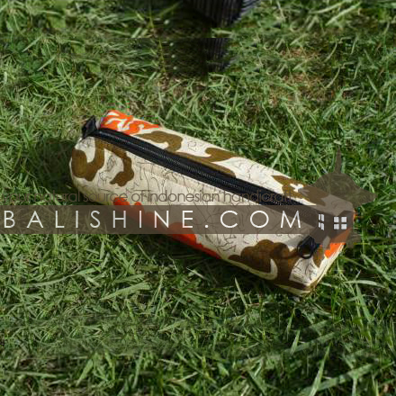 Balishine: Your natural source of indonesian handicraft presents in its Various collection the Pencil Case:420DES5017:This pencil-case is a handicraft of Bali made from textile with zip. Lot of choice of textile, contact us.  Lot of choice of textile and color, contact us.
