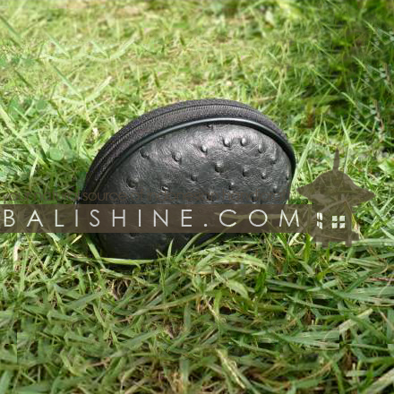 Balishine: Your natural source of indonesian handicraft presents in its Various collection the Purse:420MKN5024:This purse is a handicraft of Bali made from textile with zip. Lot of choice of textile, contact us.  Lot of choice of textile and color, contact us.