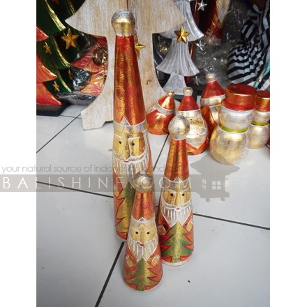 Balishine: Your natural source of indonesian handicraft presents in its Various collection the Santa claus:413RAT7927:This set of 3 santa claus is produced in Bali and made from natural albasia wood.   
