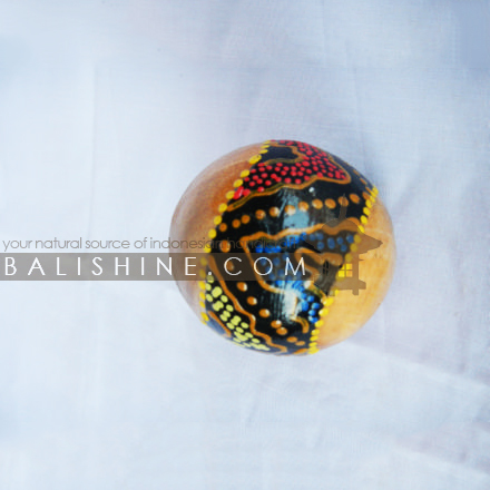 Balishine: Your natural source of indonesian handicraft presents in its Various collection the Egg shaker:412CIK606727:This egg shaker is a handicraft of Bali made from suar wood with beads inside.  