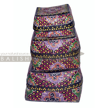 Balishine: Your natural source of indonesian handicraft presents in its Various collection the Set of 3 Offering Basket:421SRG5564:This set of 3 pcs offering basket is a handicraft of Bali made from bamboo.  Same as picture